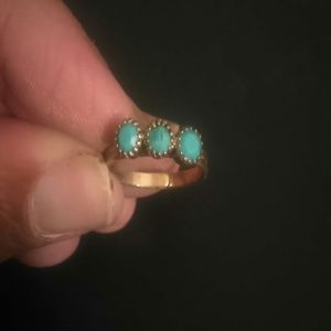 Vintage Sarah Coventry   genuine turquoise ring